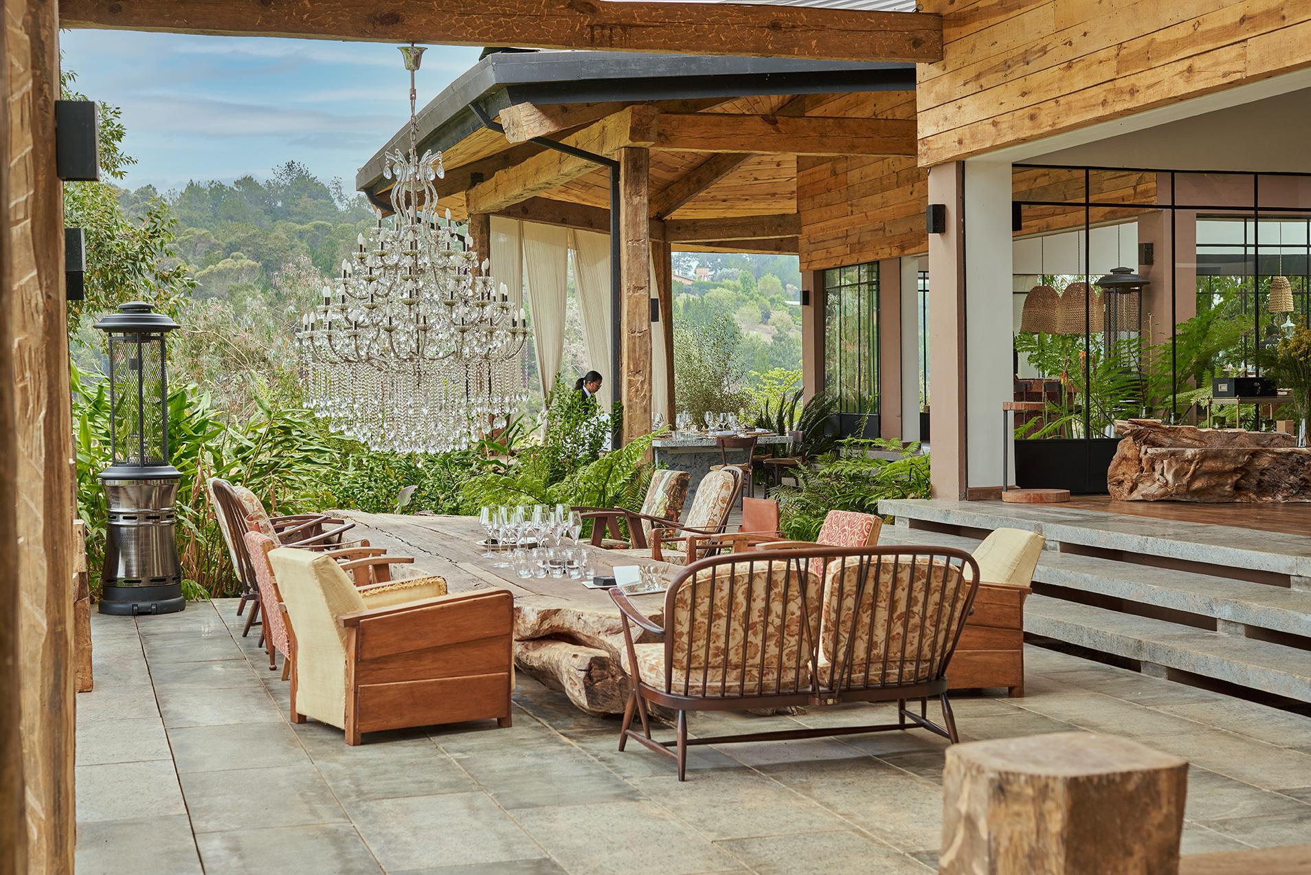 C’est dans un lac d’altitude de Madagascar aux eaux très pures que les esturgeons de Rova sont élevés.